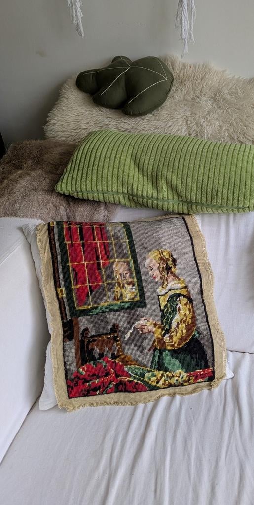 Oud borduurwerk van schilderij: "Brieflezend meisje"- wol, Ophalen of Verzenden, Handborduren, Overige typen