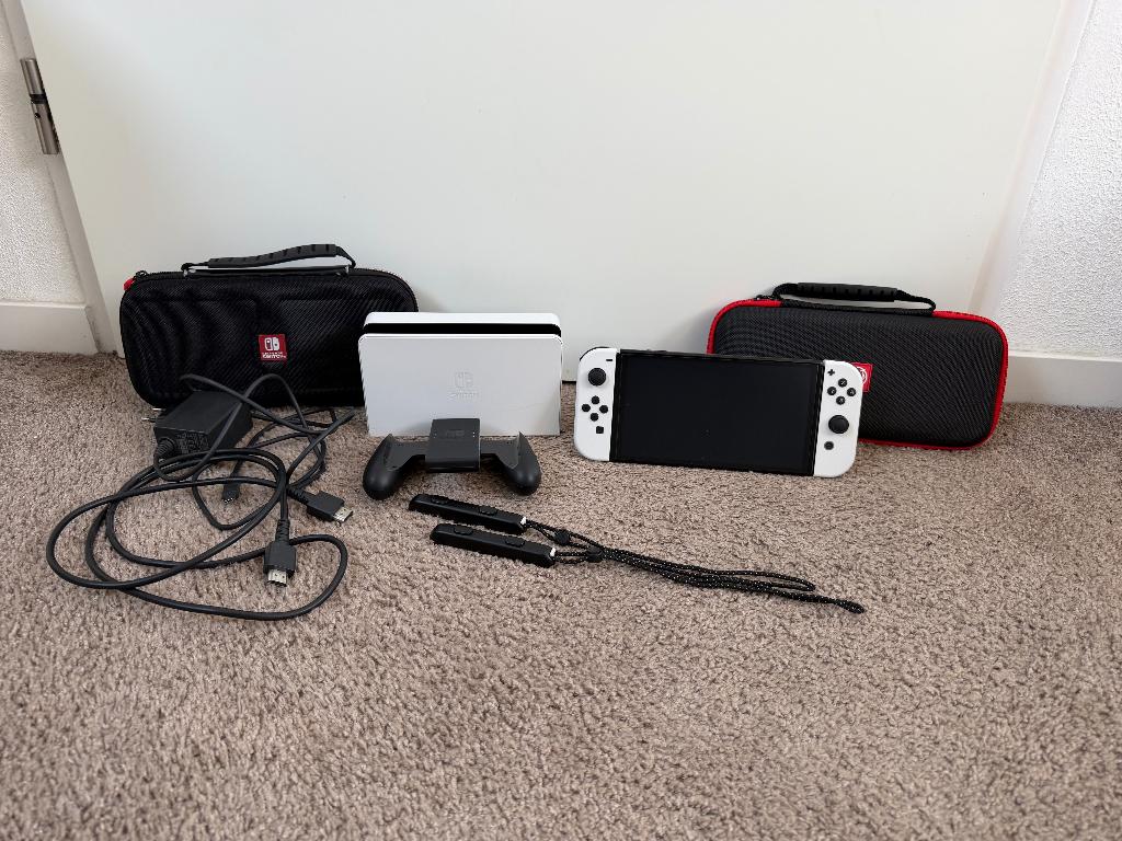 Nintendo Switch OLED compleet | Zeer nette staat, Ophalen of Verzenden, Zo goed als nieuw, Met 2 controllers, Switch OLED