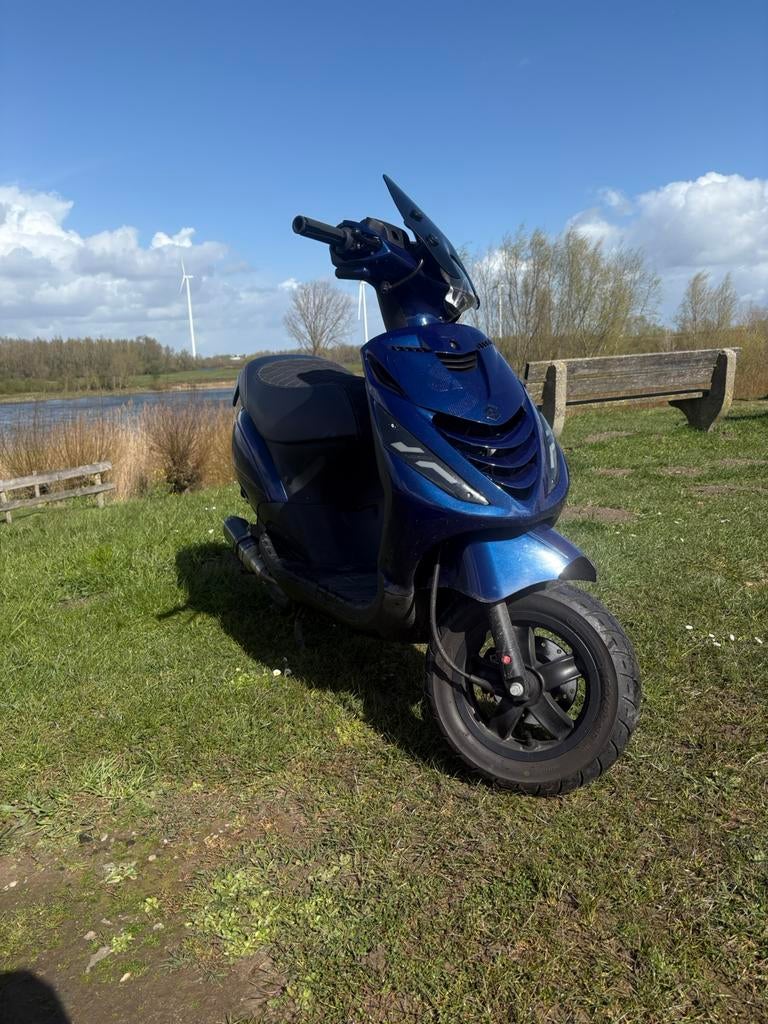 Zip 50cc 4t iget, Fietsen en Brommers, Scooters | Piaggio, Ophalen, Zo goed als nieuw, Benzine, Zip
