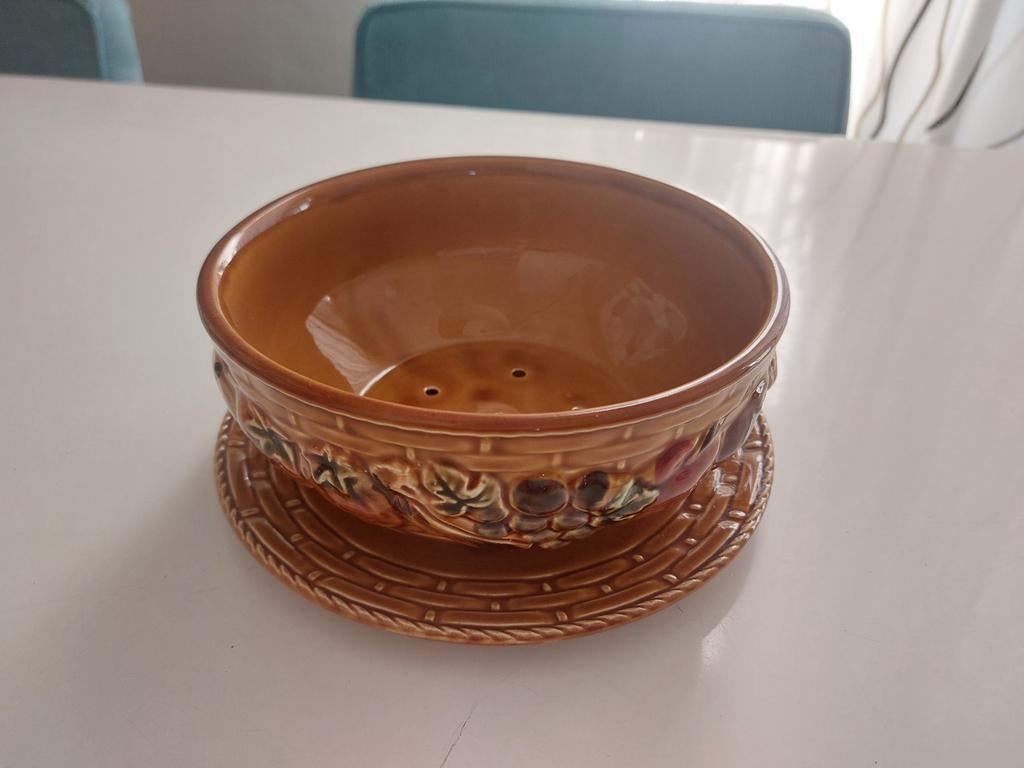 Fruit uitlekschaal onderbord. Met fruit gedecoreerd vintage, Gebruikt, Keramiek, Ophalen of Verzenden, Schaal of Schalen