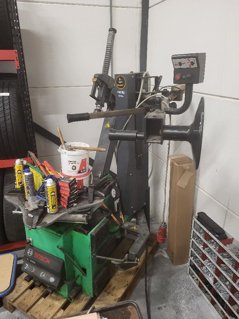 Bosch TCE 4420 Bandenwisselaar 400V + Montage Toebehoren, Auto diversen, Autogereedschap, Ophalen, Gebruikt