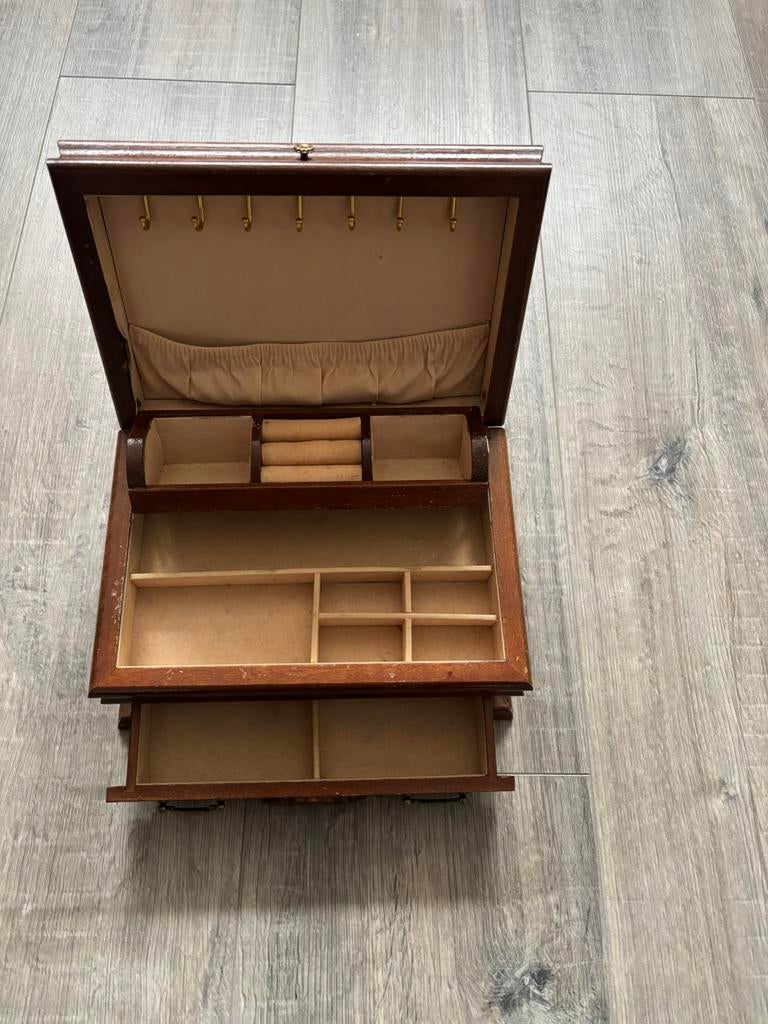 Een houten antieke sieradendoos, Ophalen, Gebruikt, Bruin
