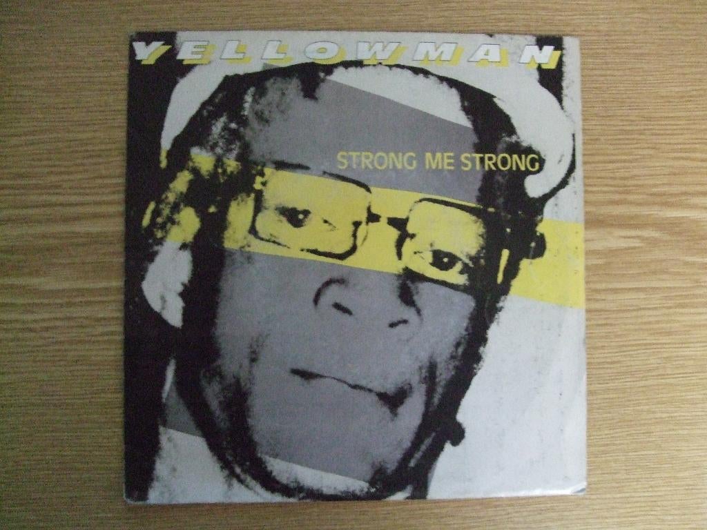 YELLOWMAN     STRONG ME STRONG / DUB ME STRONG, 7 inch, Single, Ophalen of Verzenden, Zo goed als nieuw