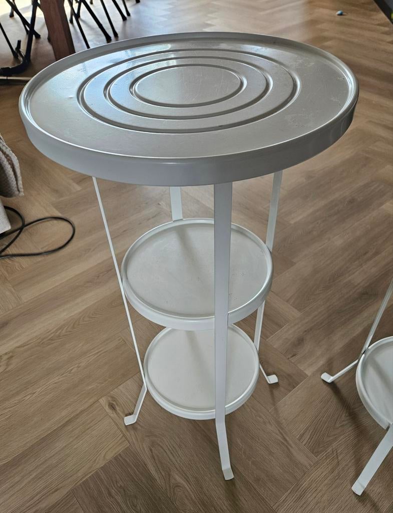 Set van 2 witte bijzettafels met 3 niveaus, Huis en Inrichting, Tafels | Bijzettafels, Ophalen, Minder dan 55 cm, Gebruikt, Metaal of Aluminium