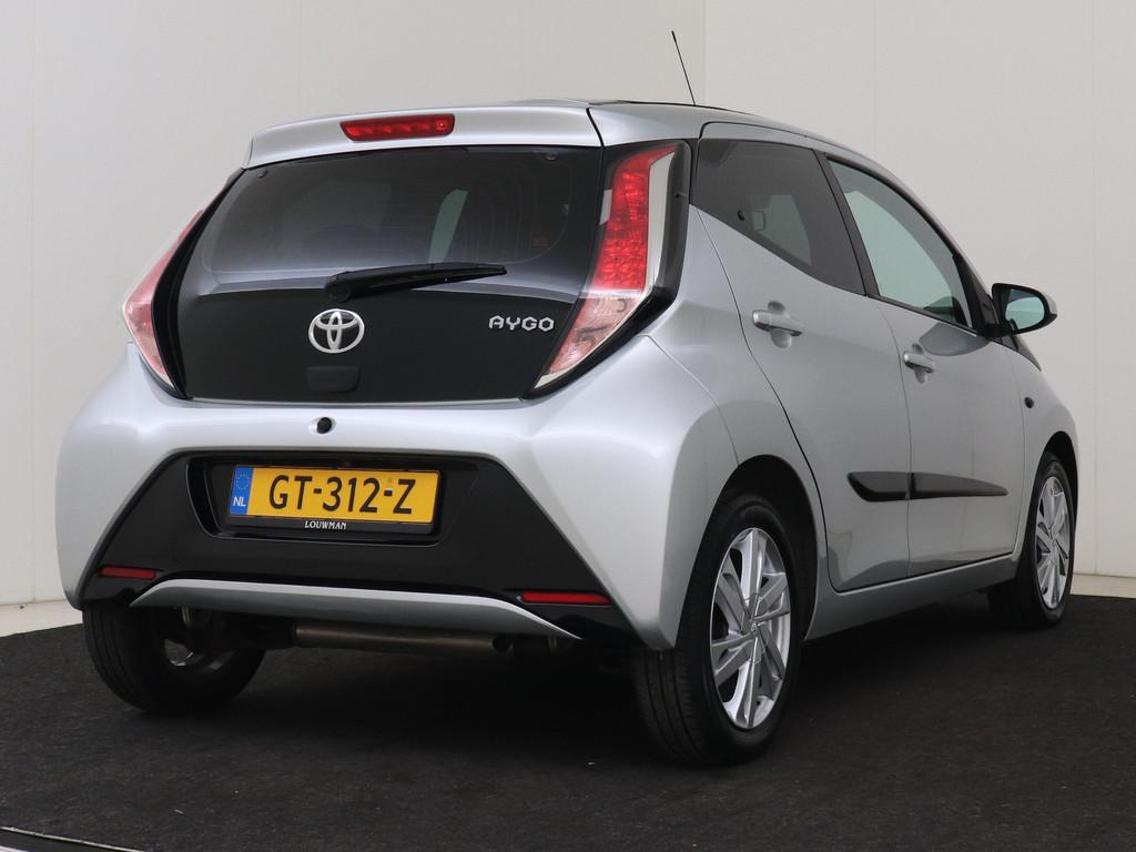 Toyota Aygo 1.0 VVT-i x-wave | Achteruitrijcamera | Vouwdak, Auto's, Voorwielaandrijving, Stof, Gebruikt, Zwart