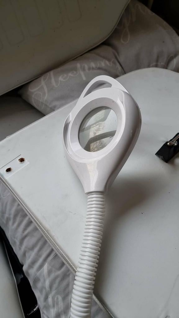 Witte behandelstoel met kruk en LED looplamp, Huis en Inrichting, Stoelen, Gebruikt, Ophalen