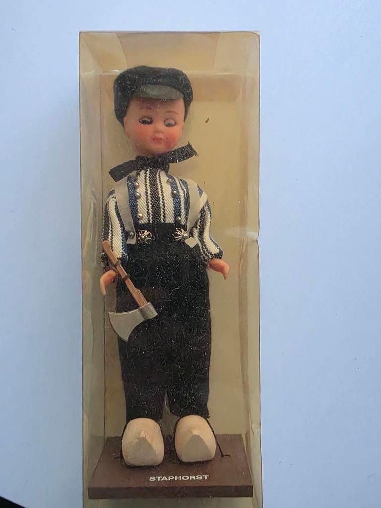 Vintage Staphorst pop in klederdracht, Verzamelen, Poppen, Zo goed als nieuw, Pop, Ophalen of Verzenden