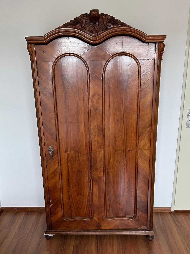 Antiek kastje, Ophalen