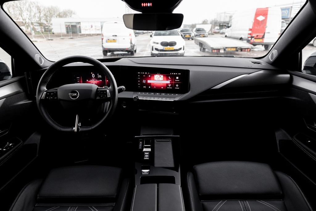 Opel Astra Sports Tourer 1.6 T PHEV Ultimate | Pano | Leder, 12 maanden, Gebruikt, Zwart, 4 cilinders