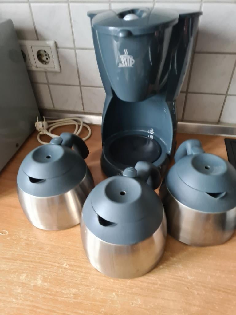 Koffiezetapparaat met drie thermoskannen, Ophalen, Afneembaar waterreservoir, Koffiemachine, Gemalen koffie