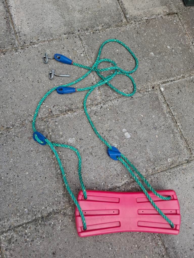 Rode schommel met groen touw en bevestigingshaken, Kinderen en Baby's, Speelgoed | Buiten | Speeltoestellen, Ophalen of Verzenden