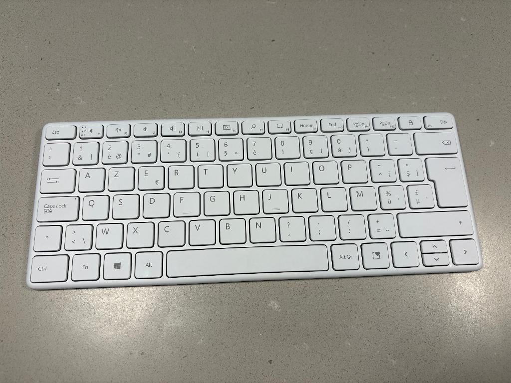Microsoft Designer Compact Keyboard – AZERTY Layout – Wit, Computers en Software, Toetsenborden, Zo goed als nieuw, Azerty, Ophalen of Verzenden