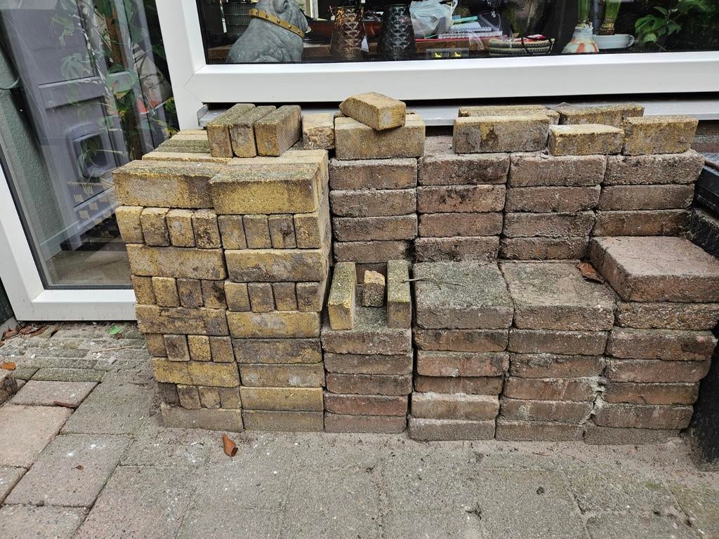 Tegels en waaltjes ongeveer 6M2, Ophalen, Beton, Klinkers