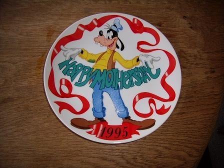 Disney Goofy sierbord Happy Mother's Day 1995- 21cm, Ophalen of Verzenden, Goofy of Pluto, Zo goed als nieuw, Beeldje of Figuurtje