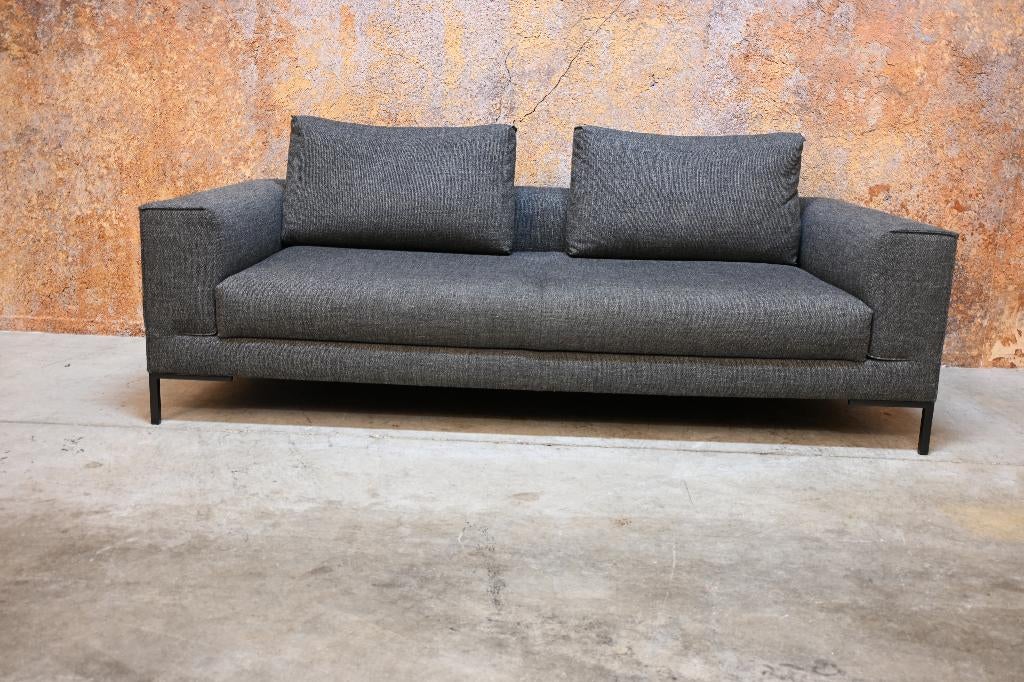 ZGANieuw grijze stoffen Design on Stock Aikon lounge bank