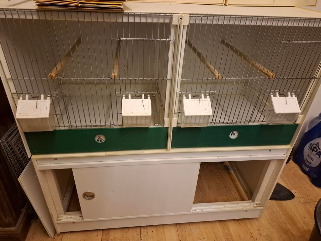 Heesakkers vogelkooi  met onderkast 82/40/40, Ophalen, Zo goed als nieuw, Kunststof, Vogelkooi