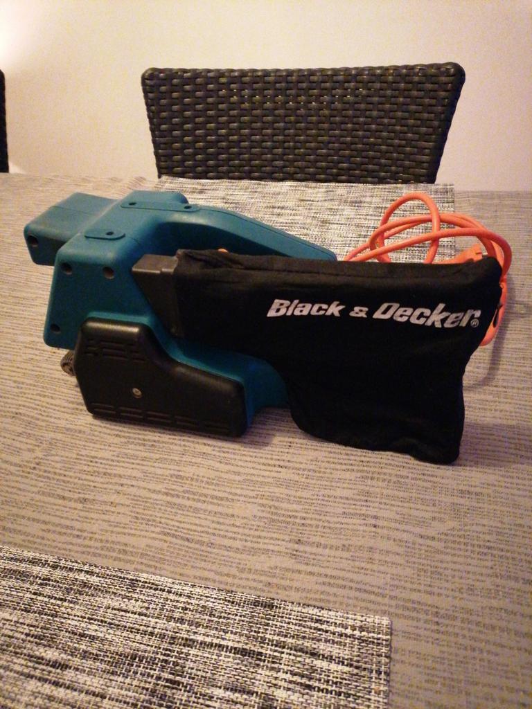 Te koop Black & Decker Bandschuurmachine -ZGAN, Doe-het-zelf en Verbouw, Gereedschap | Schuurmachines, Ophalen, Zo goed als nieuw