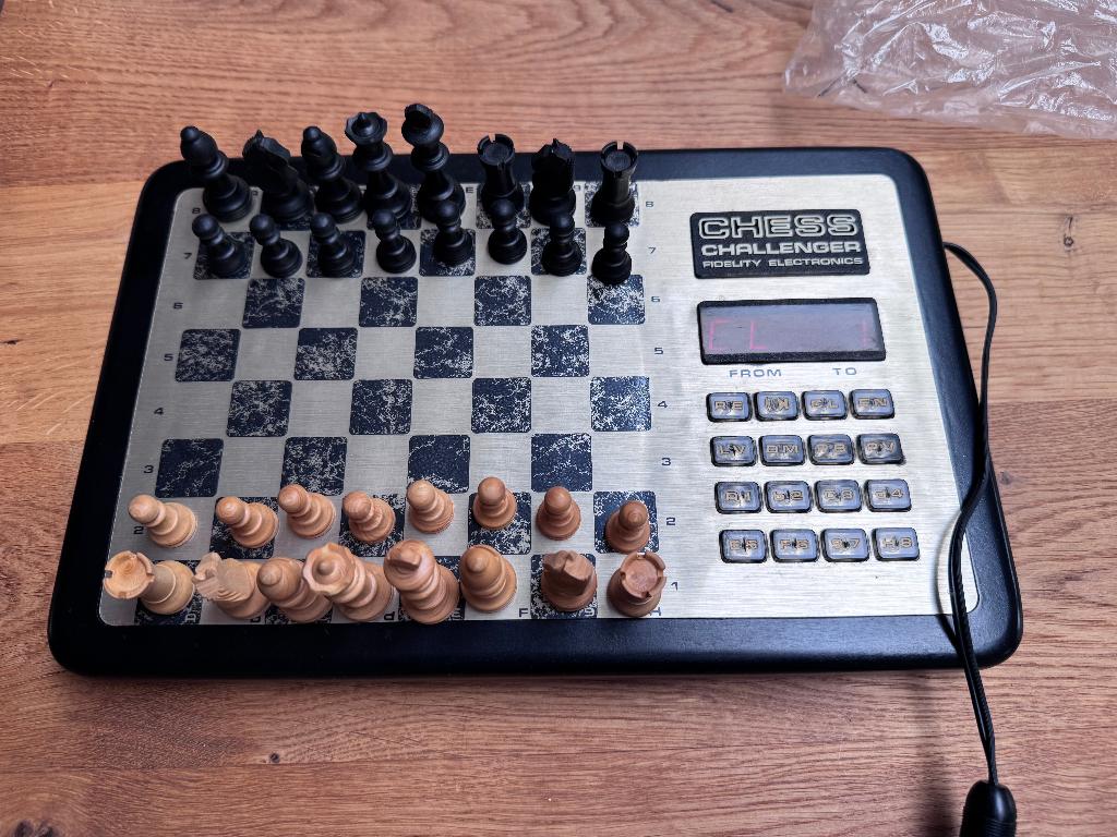 Voice Chess Challenger Schaakcomputer, Ophalen of Verzenden, Minder dan 500 stukjes, Zo goed als nieuw, Schaken