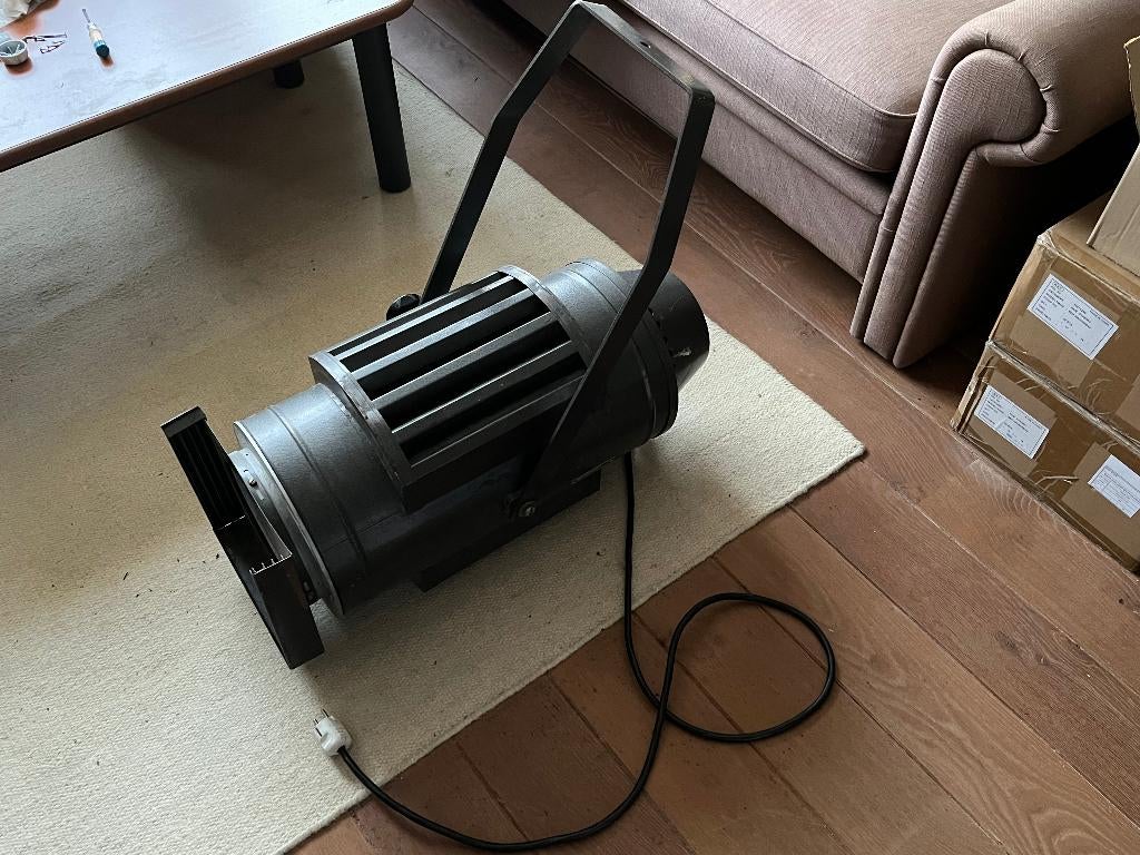 Vintage Podium lamp - jaren 70 - made in DDR - VEB Bühnen, Huis en Inrichting, Ophalen of Verzenden, Gebruikt, Metaal, Minder dan 100 cm
