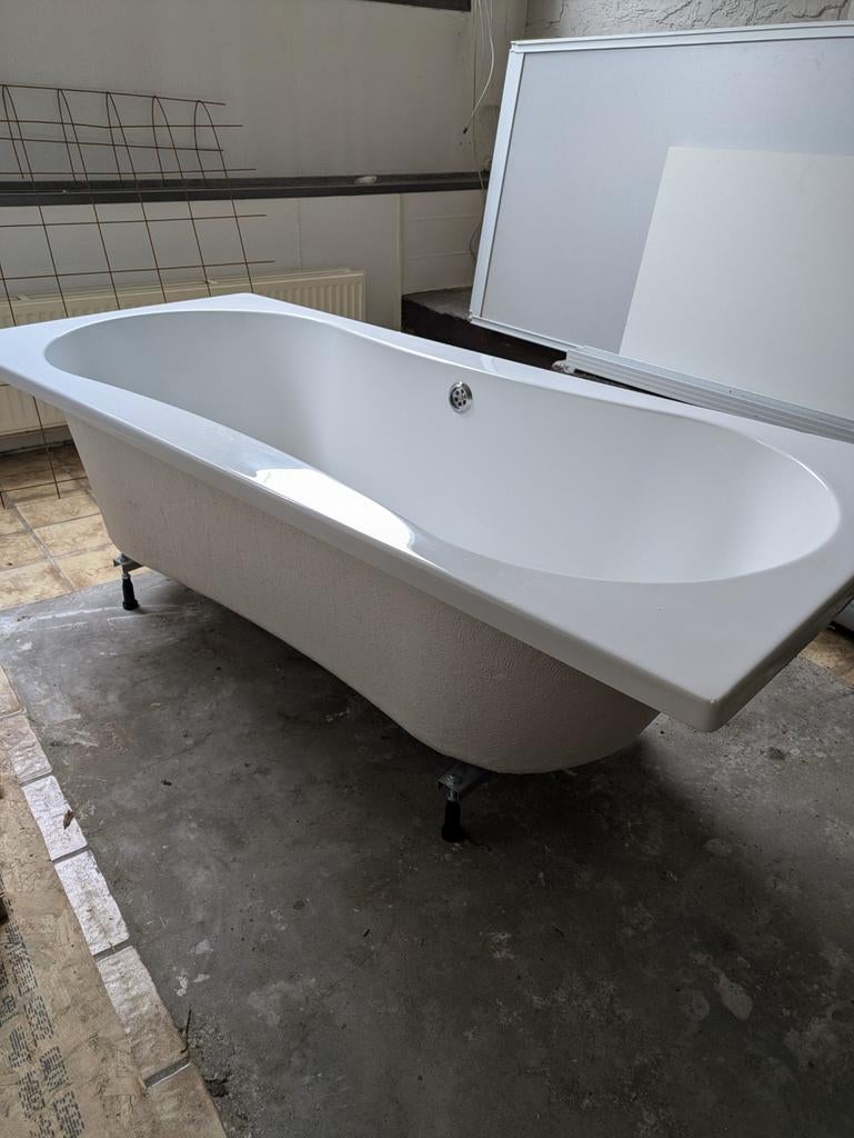 Bijna nieuwe badkuip - kleine schade, Ophalen, Zo goed als nieuw, Met bad