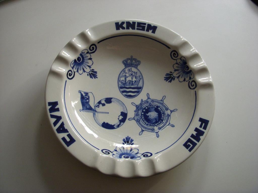 Prachtige oude asbak van Rederij K.N.S.M Amsterdam, Ophalen of Verzenden, Gebruikt, Motorboot of Zeilboot, Gebruiksvoorwerp