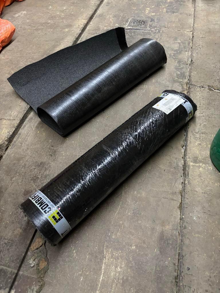 Ruim 1,5 rol IKO Gum 5000 dakleer bitumen, Doe-het-zelf en Verbouw, Ophalen, Overige materialen, 10 tot 15 m², Zwart