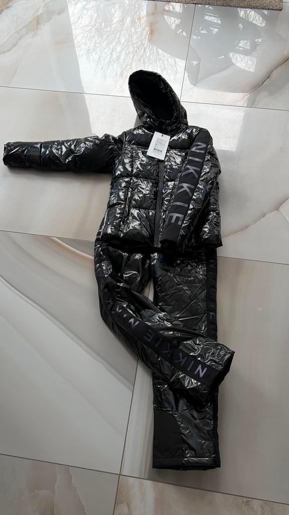 Nieuw Nikkie wintersport pak met prijskaartje, Kleding | Dames, Wintersportkleding, Ophalen of Verzenden, Nieuw, Maat 34 (XS) of kleiner