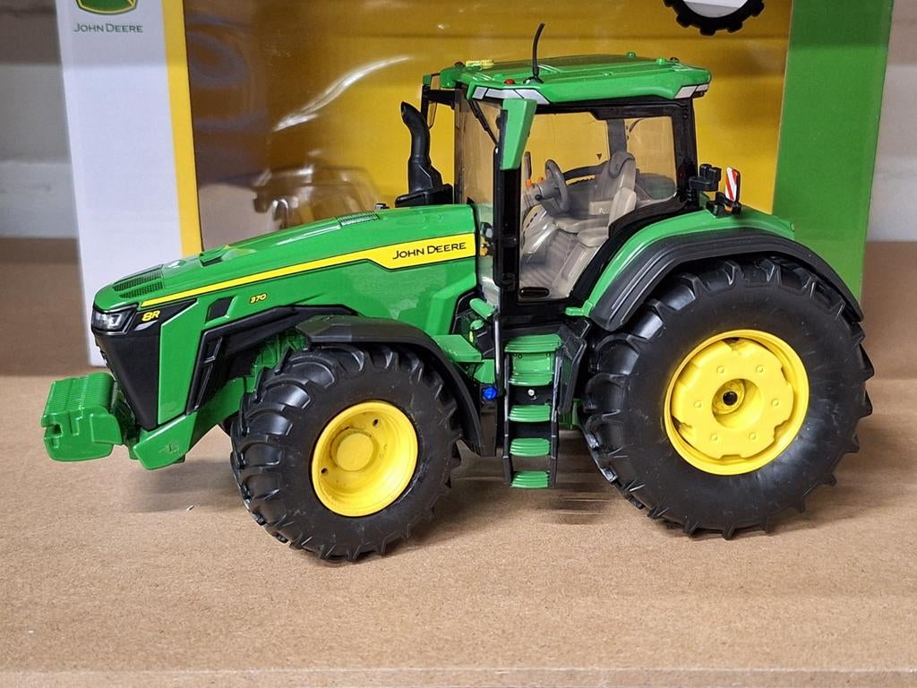 John Deere 8R 370 Verbouwd, Hobby en Vrije tijd, Modelauto's | 1:32, Zo goed als nieuw, Tractor of Landbouw, Britains, Ophalen of Verzenden