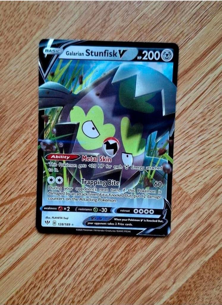Pokémon Kaart Galarian Stunfisk V-1 128/189 - Zeldzaam., Ophalen of Verzenden, Zo goed als nieuw