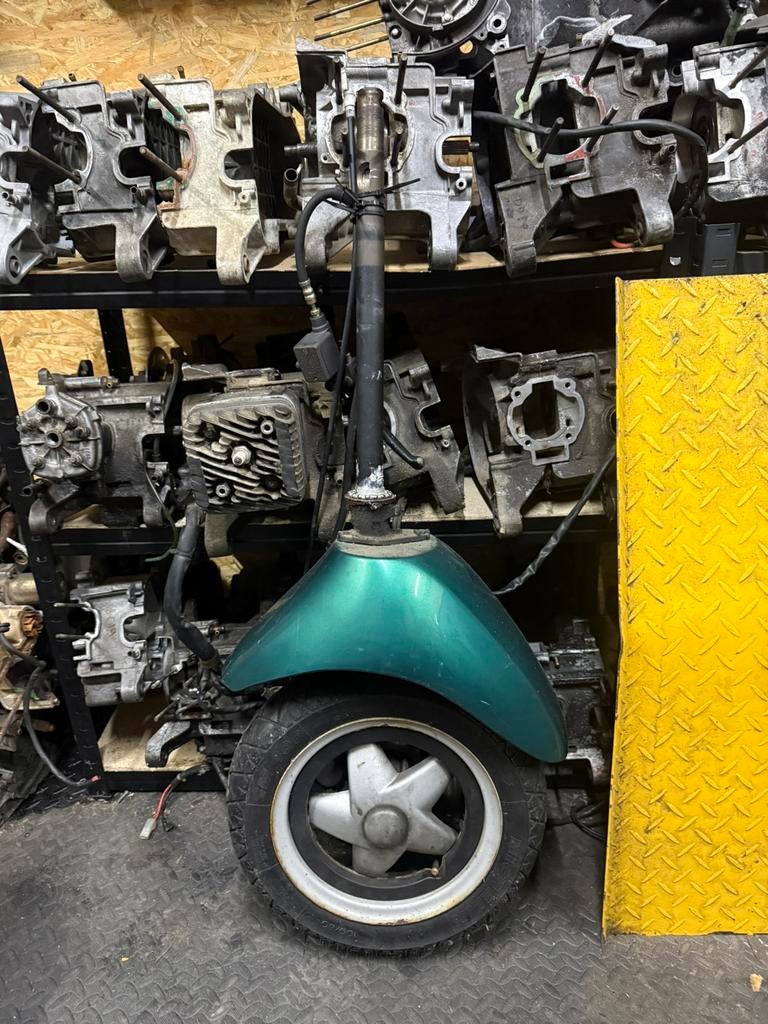 Piaggio skr lichtgroen voorspatbord en voorvork, Ophalen of Verzenden, Zo goed als nieuw, Piaggio