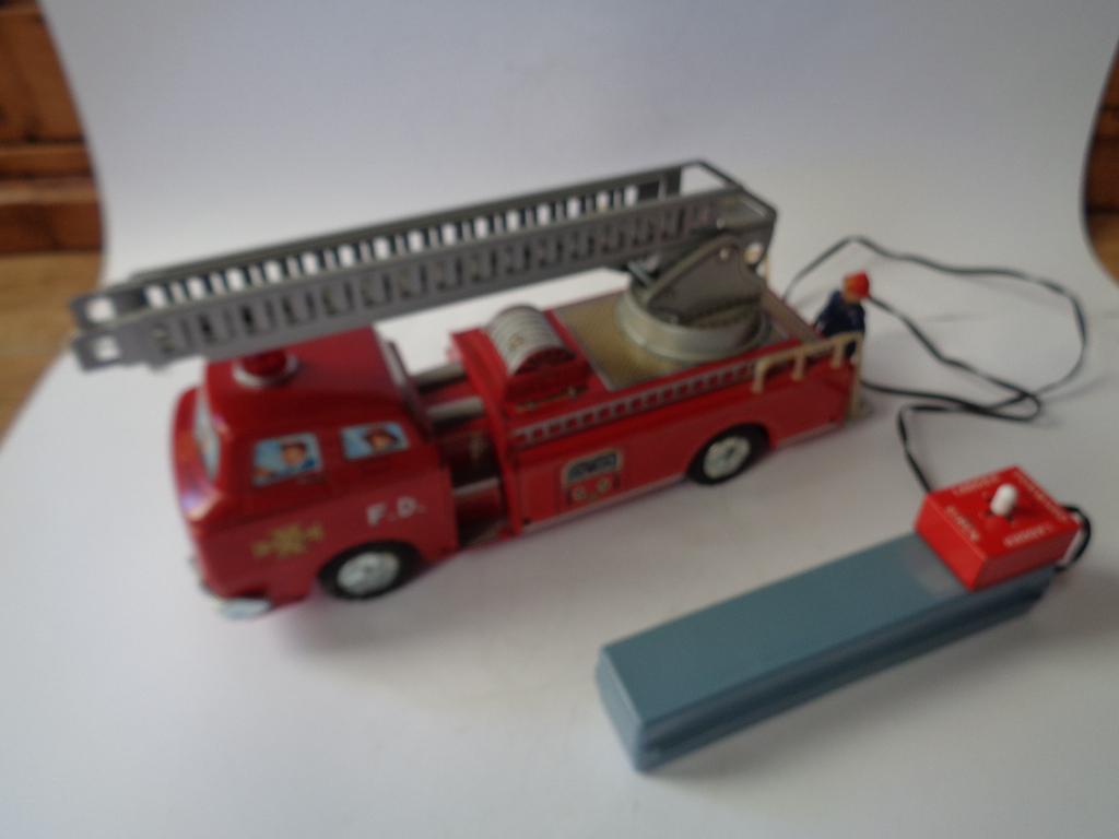 Oude blikken Modern Toys Fire Department Truck, Japan, jr'60, Verzamelen, Speelgoed, Gebruikt, Ophalen of Verzenden