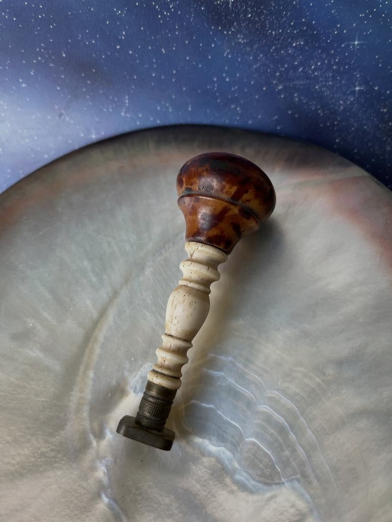 Antieke lakstempel met familiewapen, Antiek en Kunst, Ophalen of Verzenden