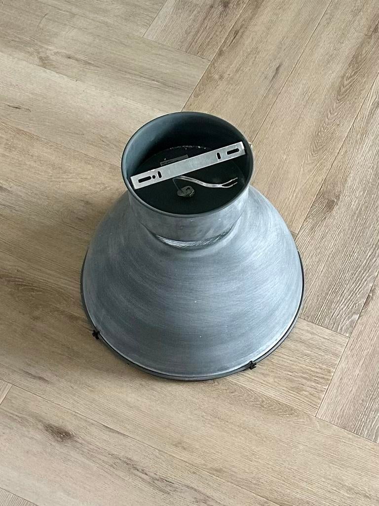 Design betonlook plafondlamp met zwart staal, Ophalen of Verzenden, Zo goed als nieuw, Overige materialen, Modern design