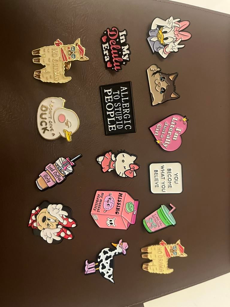 Nieuw verschillende pins, Overige merken, Overige materialen, Ophalen of Verzenden, Zo goed als nieuw