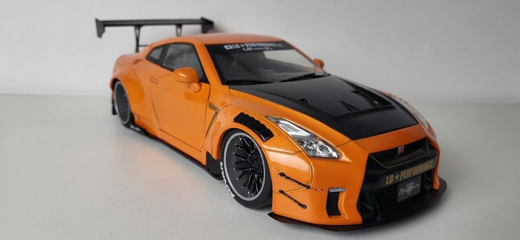 1/18 Solido Nissan GTR R35 Liberty Walk, Hobby en Vrije tijd, Modelauto's | 1:18, Ophalen of Verzenden, Zo goed als nieuw, Auto