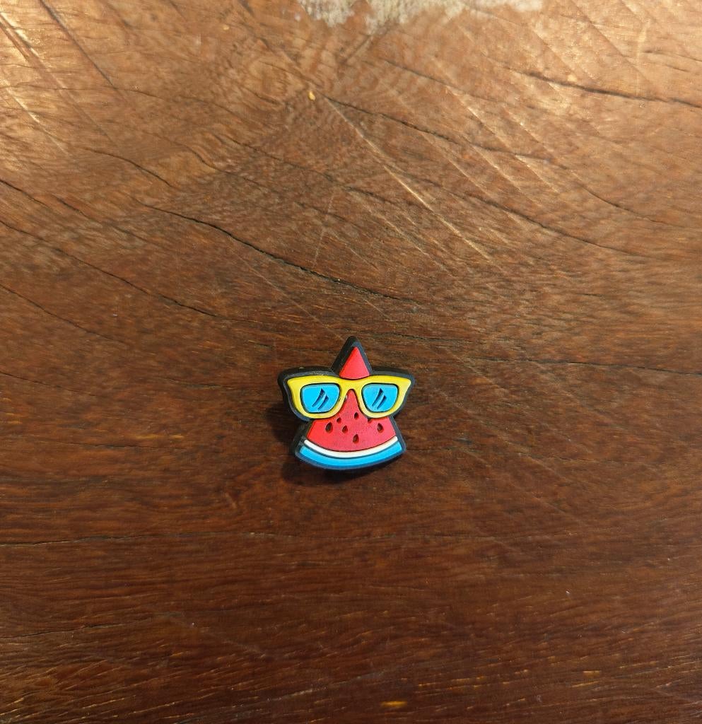 Jibbitz Crocs Charms Shoenenbedel Watermeloen Zonnebril, Verzamelen, Ophalen of Verzenden, Gebruikt, Overige onderwerpen, Speldje of Pin