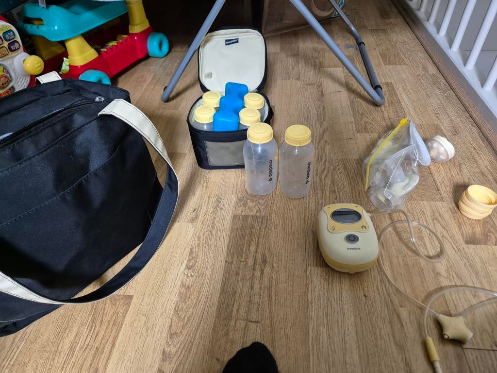 Medela dubbele borstkolf, Kinderen en Baby's, Babyvoeding en Toebehoren, Ophalen, Borstkolf