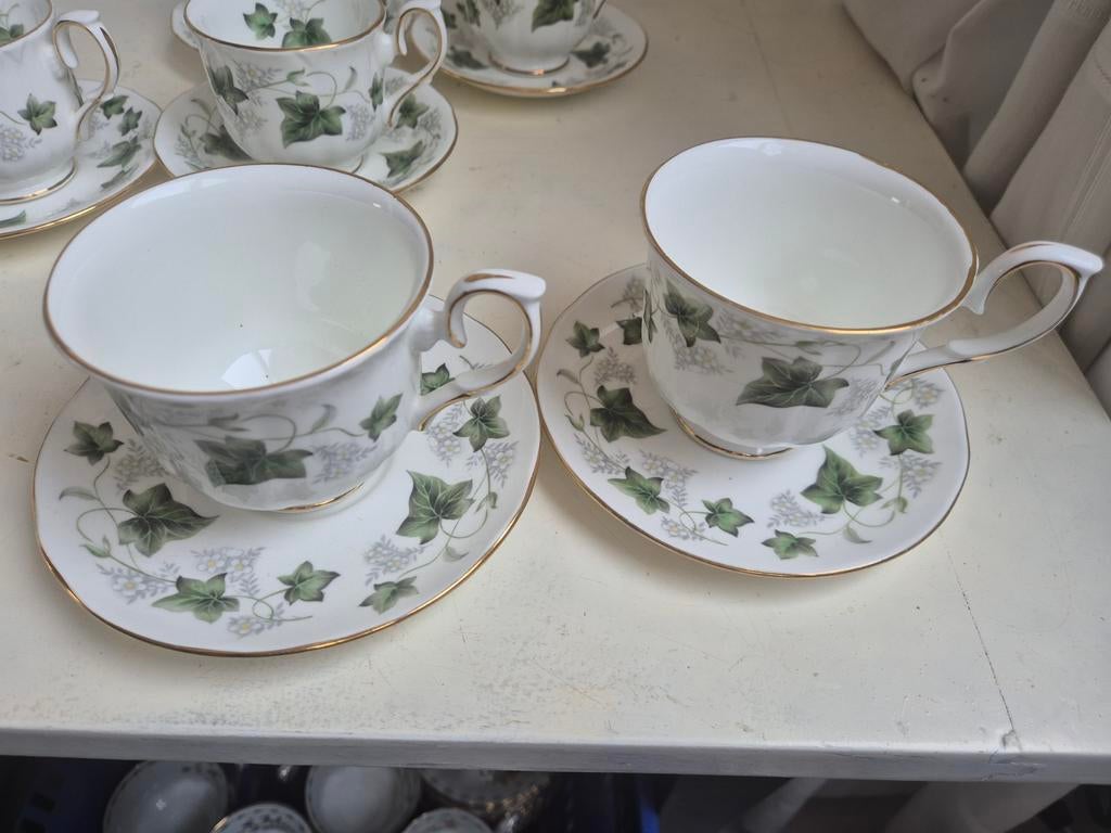Ivy Duchess bone china porselein, Ophalen of Verzenden, Zo goed als nieuw, Porselein, Kop en/of schotel