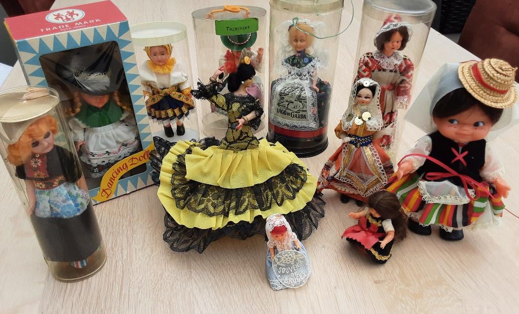 Klederdracht poppen verzameling, Ophalen, Gebruikt, Pop