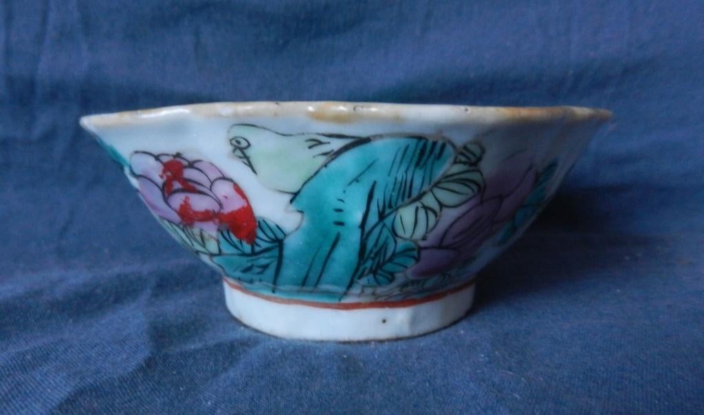 Chinese porseleinen kom famille rose bloemdecor c 1880 d10,9, Antiek en Kunst, Ophalen of Verzenden