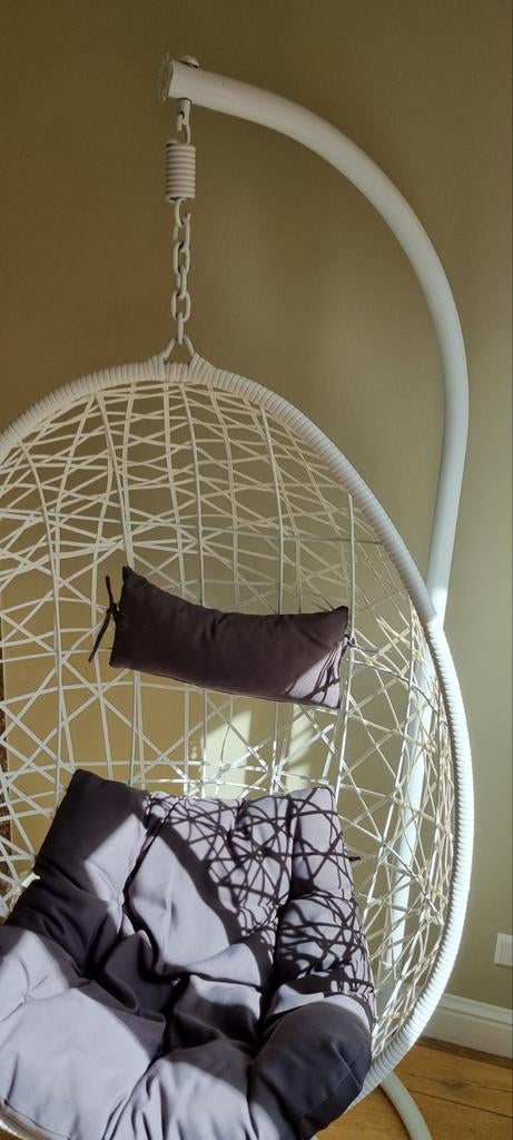 Witte hangstoel met donkergrijze kussens, Ophalen, Wit, Eén