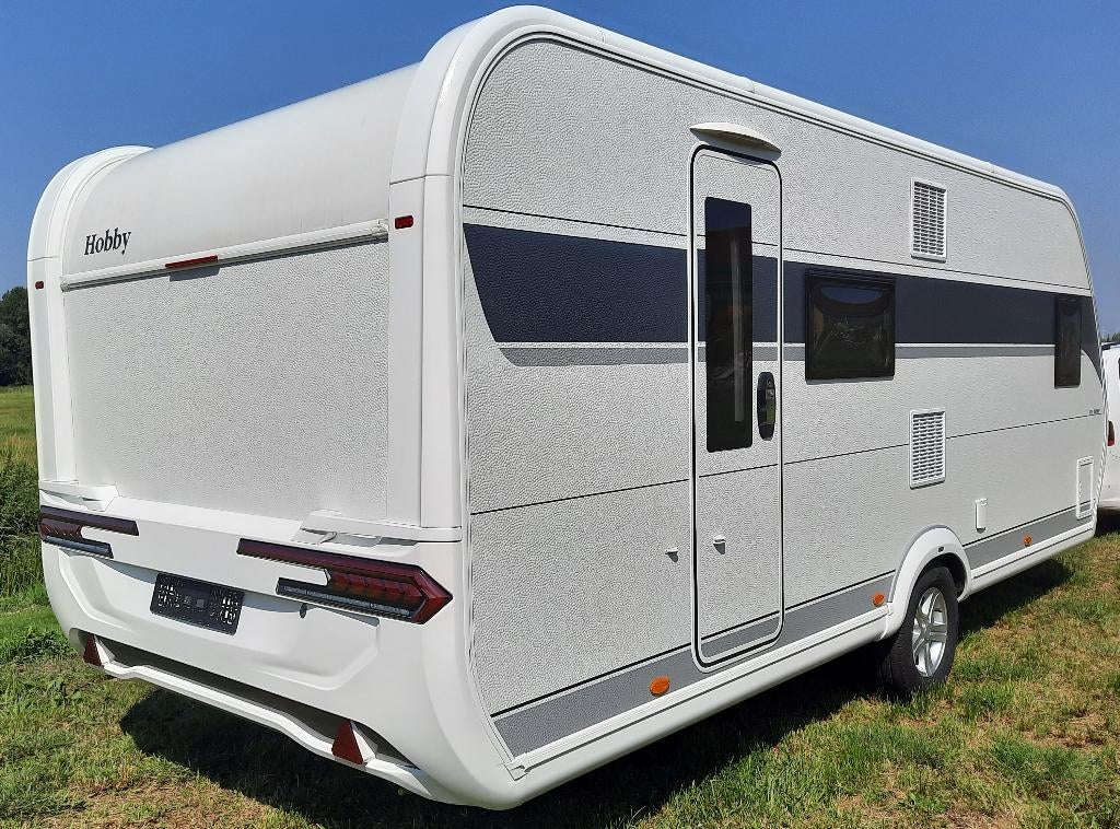 ZGAN!! HOBBY 560KMFe DE LUXE /2024/ stapelbed/ 2000KG AS, Huis en Inrichting, Ophalen, Zo goed als nieuw