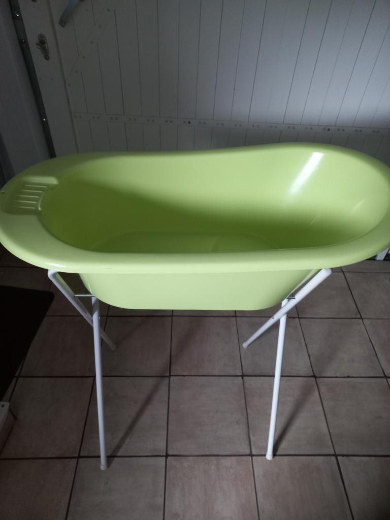 Babybadje met standaard - Lichtgroen, Kinderen en Baby's, Badjes en Verzorging, Overige merken, Gebruikt, Ophalen of Verzenden