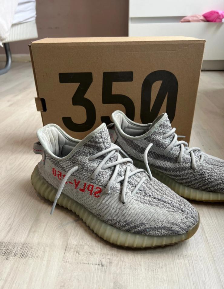 Yeezys Boost 350 V2 maat 41 1/3, Ophalen of Verzenden, Zo goed als nieuw, Grijs, Sneakers of Gympen
