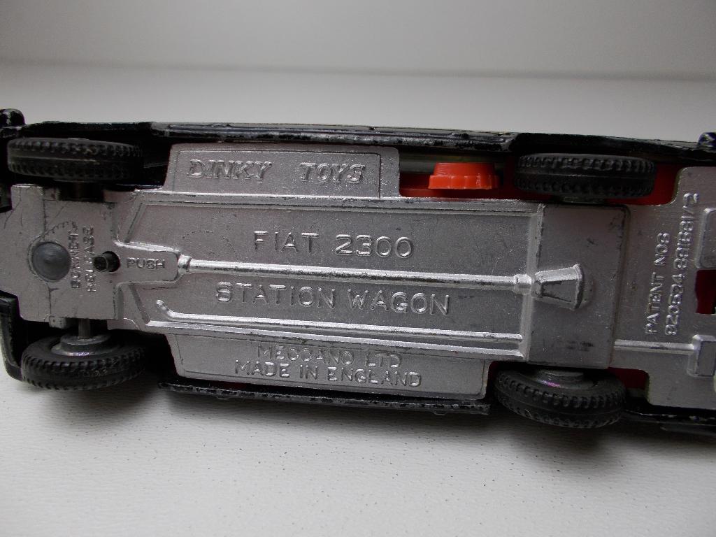 1968 Dinky Toys 281 FIAT 2300 PATHE NEWS CAMERA CAR. I.g.st., Hobby en Vrije tijd, Modelauto's | 1:43, Ophalen of Verzenden, Zo goed als nieuw