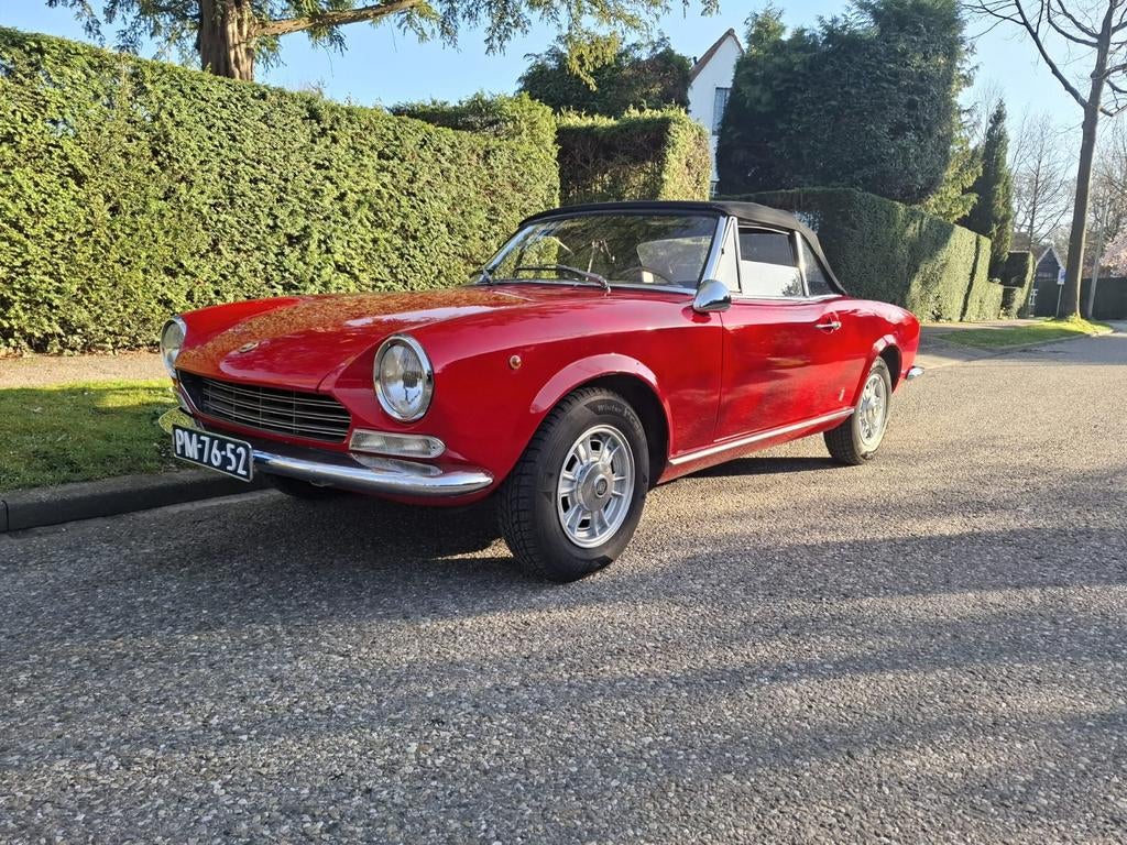 Fiat 124 Spider gerestaureerd, Auto's, Achterwielaandrijving, Zwart, Cabriolet, Handgeschakeld