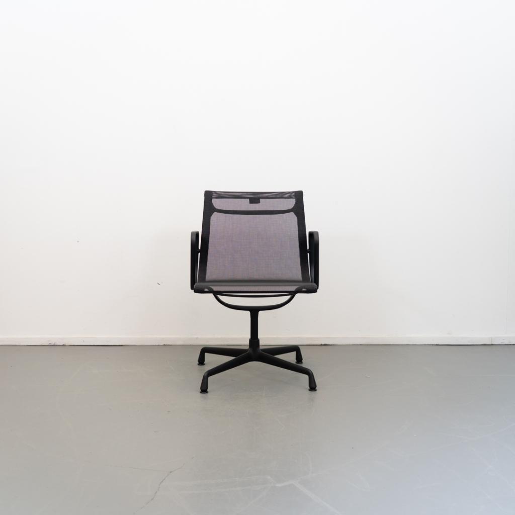 1 Vitra Eames  Ea 108 Zwart netweave zwart frame, Niet ingevuld, Zwart, Niet ingevuld, Nieuw