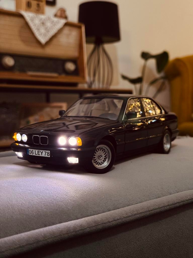 BMW E34 M5 1:18 Minichamps ( Custom ), Ophalen of Verzenden, Zo goed als nieuw, Auto, MiniChamps