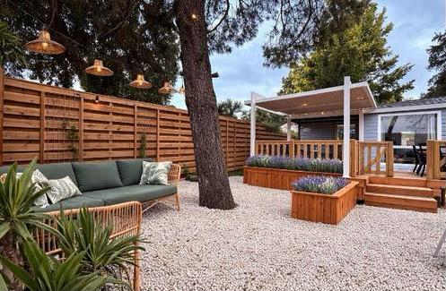 Te huur! Sfeervolle chalets in de Golf van 'Saint Tropez', Vakantie, Campings, Airconditioning, Aan zee, Landelijk