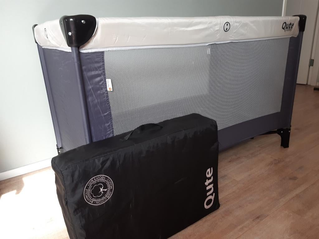 Qute Baby campingbedje met extra matras, Kinderen en Baby's, Babywiegjes en Ledikanten, Ophalen, Reisbedje